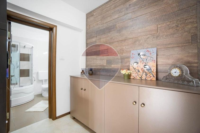 Casă individuală cu 10 camere cu Teren 947 Mp în Valea Alba