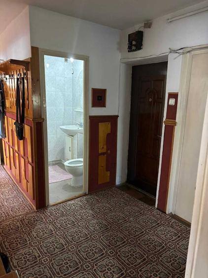 Apartament cu 3 camere decomandat în Mureșeni