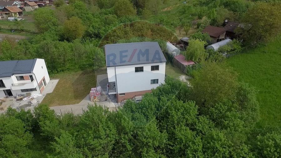 Duplex cu 4 camere cu Teren 226 Mp în Chinteni