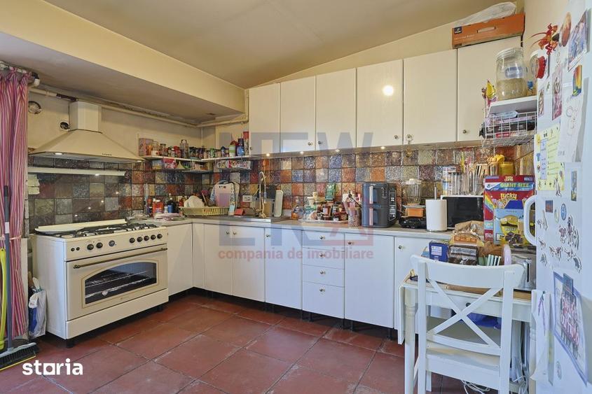 Apartament cu 9 camere, mobilat în Polonă