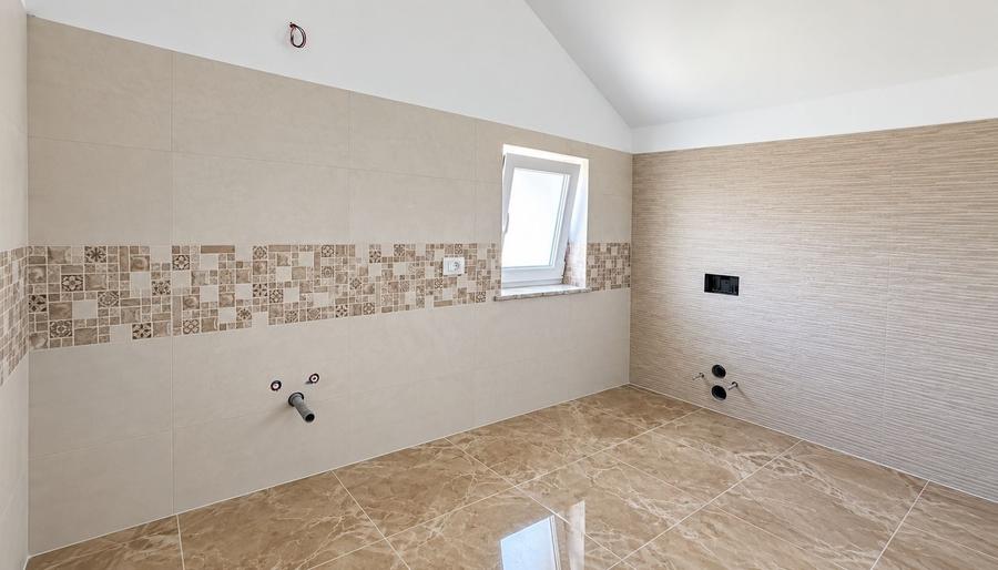 Casă individuală cu 4 camere cu Canalizare în Utvin