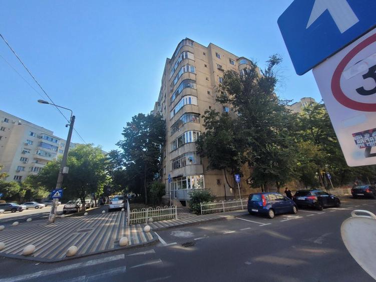 Apartament cu 3 camere decomandat în Sebastian