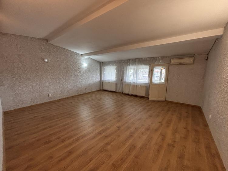 Casă individuală cu 14 camere cu Canalizare în Calea Călărașilor