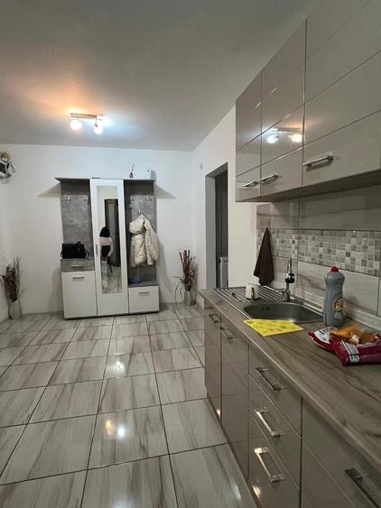 Apartament cu 2 camere decomandat în Calarași 4
