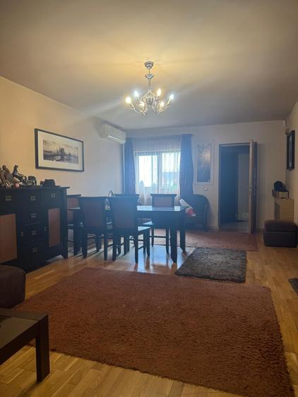 Casă cu 4 camere cu Garaj în Băneasa