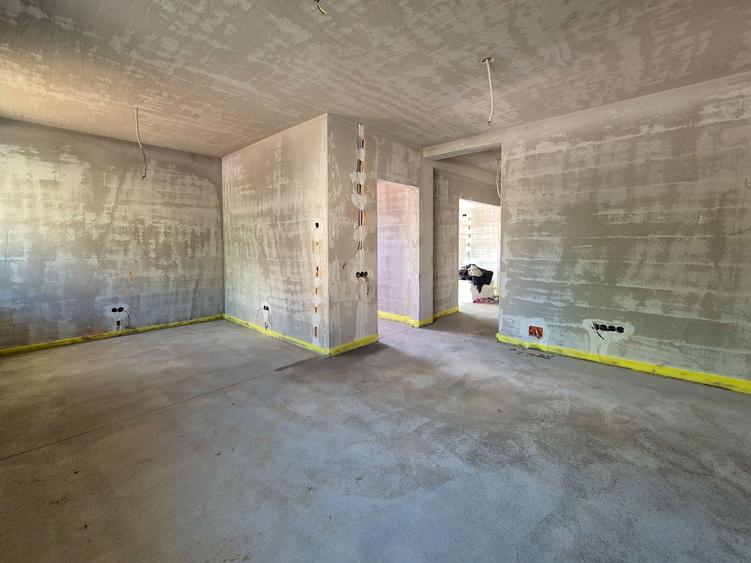 Duplex cu 4 camere cu Canalizare în Florești