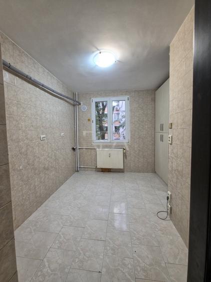 Apartament cu 3 camere decomandat în Drumul Taberei