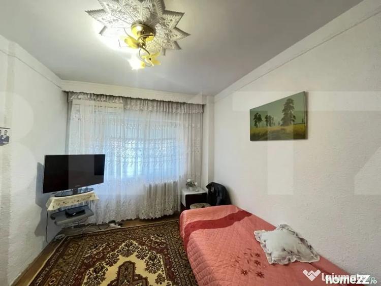 Apartament cu 4 camere decomandat în Central