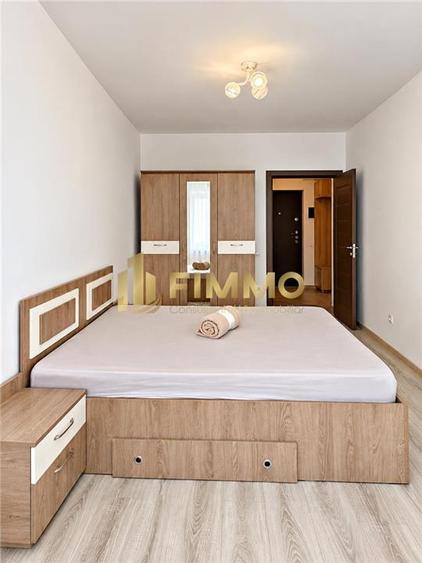 Apartament cu 3 camere decomandat, mobilat în Est