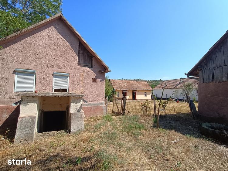 Casă cu 2 camere cu Teren 1100 Mp în Mica