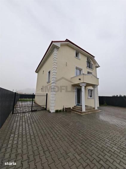 Casă cu 4 camere în Stupinii Prejmerului