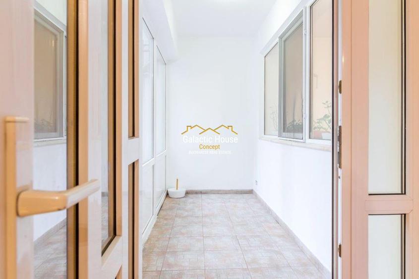 Casă cu 12 camere cu Teren 350 Mp în Central