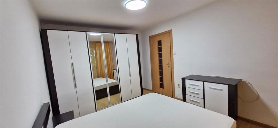 Apartament cu 3 camere decomandat, mobilat în Brăilei