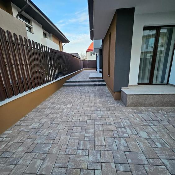 Duplex cu 4 camere cu Canalizare în Florești