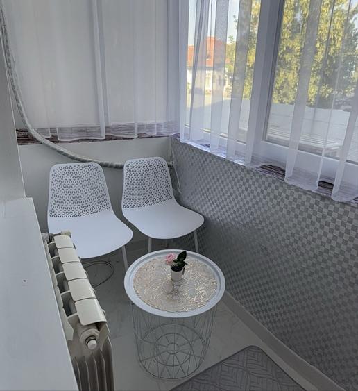 Apartament cu 3 camere decomandat în Exterior Vest