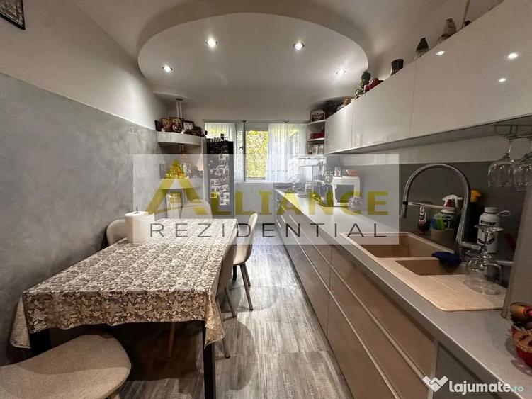 Apartament cu 3 camere decomandat în Apărătorii Patriei