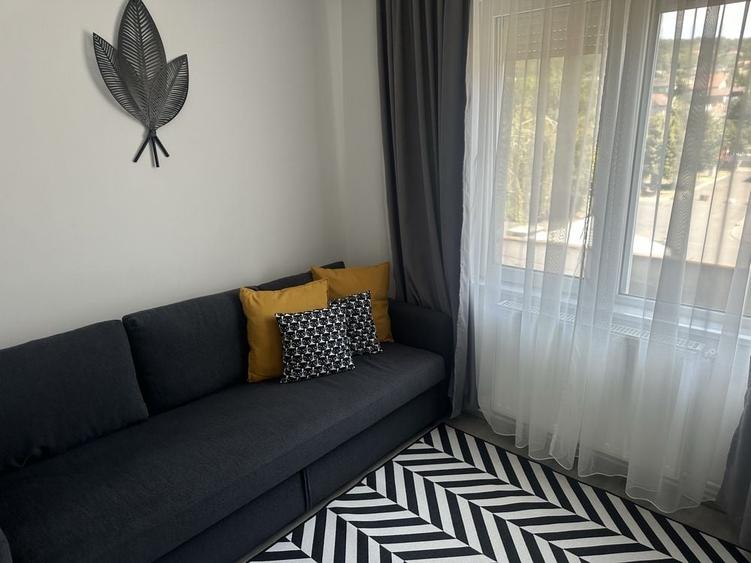 Apartament cu 2 camere decomandat, mobilat în Cornișa
