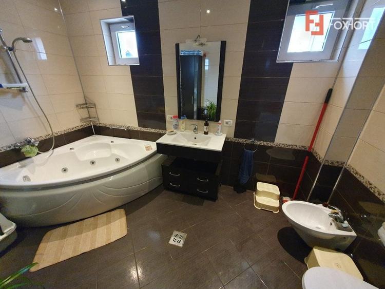 Casă individuală cu 6 camere cu Canalizare în Blașcovici
