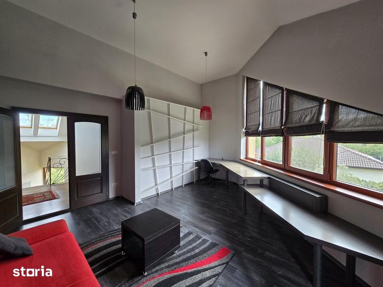 Casă cu 4 camere cu Teren 1135 Mp în Central