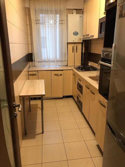 Apartament cu 2 camere semidecomandat în Berceni
