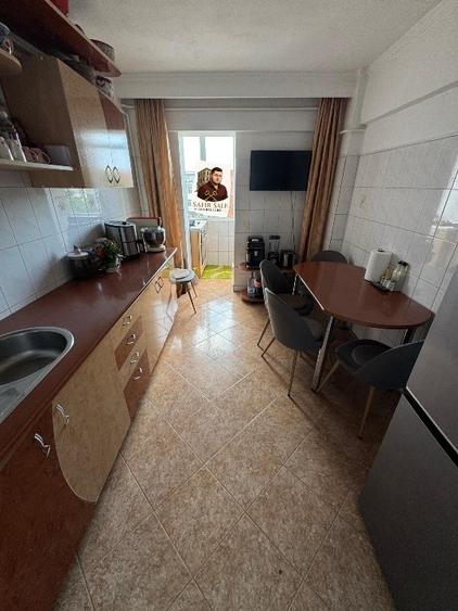 Apartament cu 3 camere decomandat în Trivale