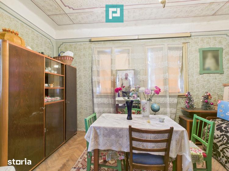 Casă cu 6 camere cu Teren 1496 Mp în Central
