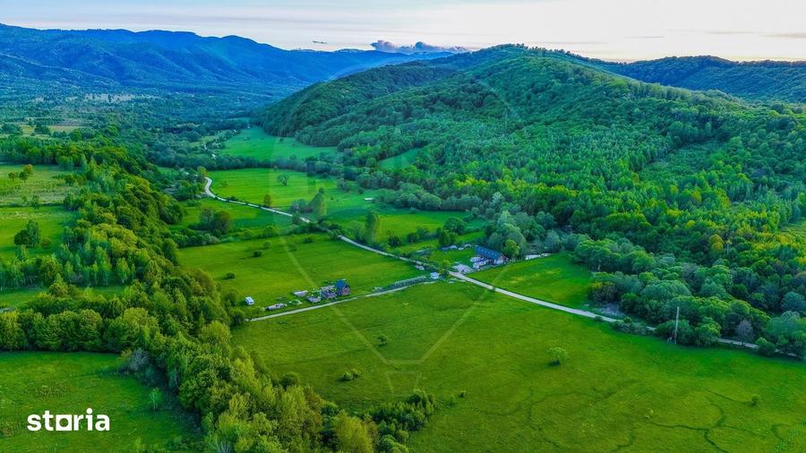 Teren de 3352 mp, în Șinca