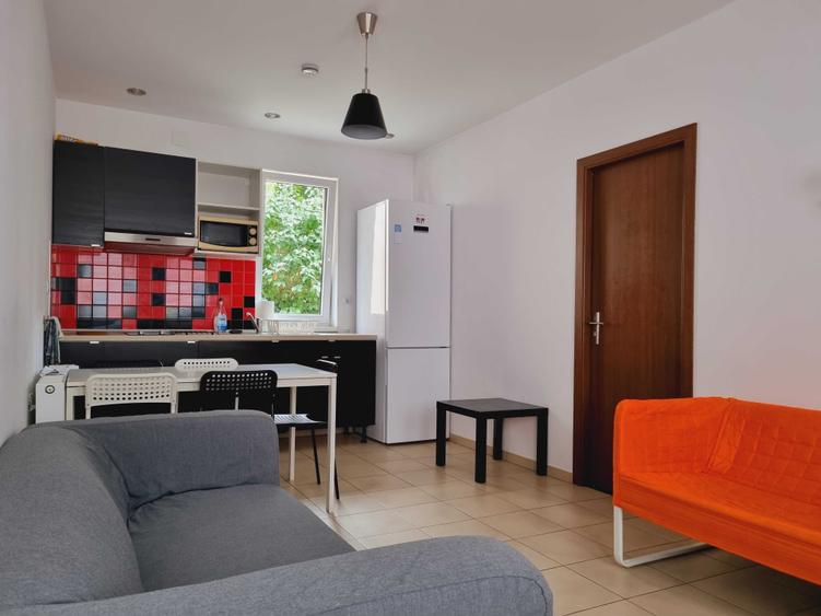 Apartament cu 3 camere decomandat în Exterior Vest