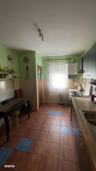 Apartament cu 4 camere decomandat, mobilat în Central