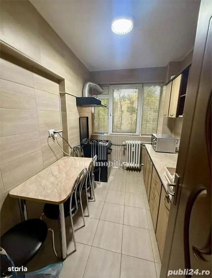 Apartament cu 3 camere semidecomandat, mobilat în Dămăroaia