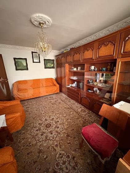 Apartament cu 4 camere decomandat, mobilat în Prundu