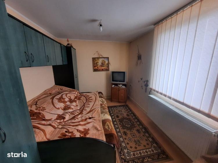 Casă cu 4 camere cu Teren 1376 Mp în Moftin