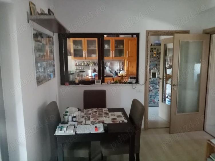 Casă cu 5 camere cu Teren 215 Mp în Roșu