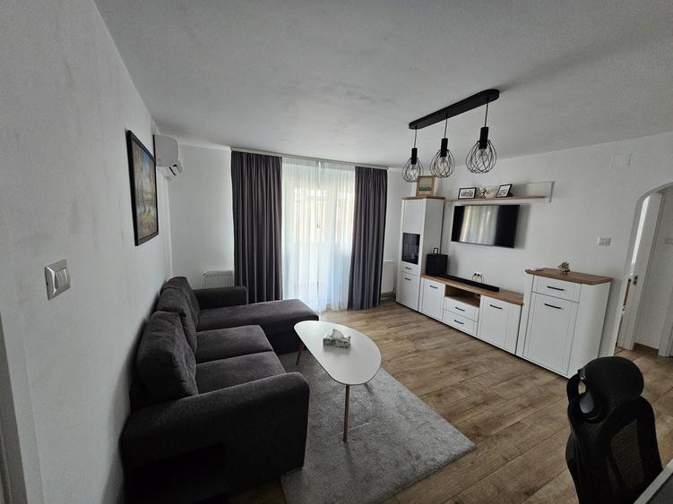 Apartament cu 2 camere semidecomandat în Micro 11