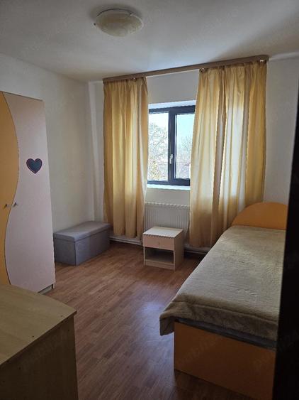Apartament cu 4 camere decomandat în Central