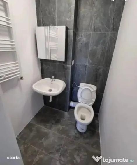 Apartament cu 3 camere semidecomandat în Central