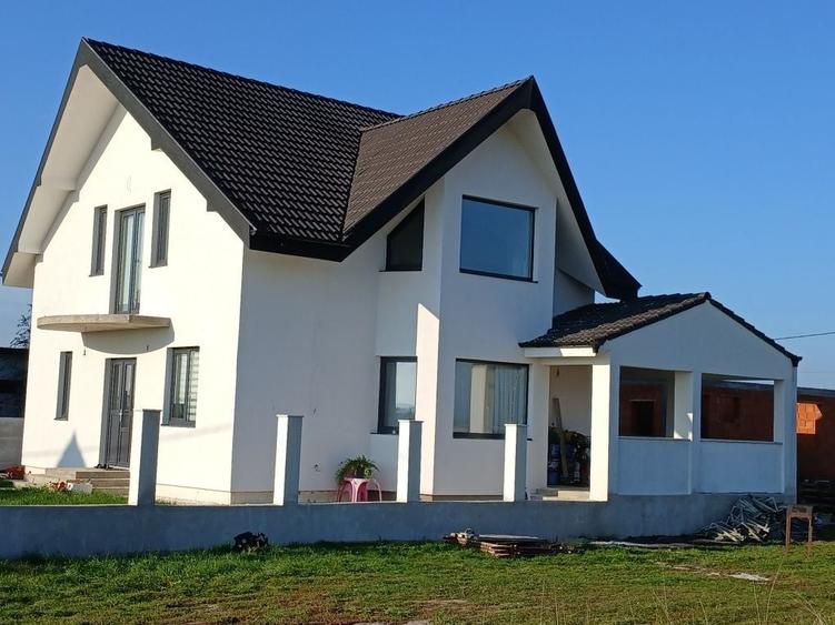 Casă cu 4 camere în Central