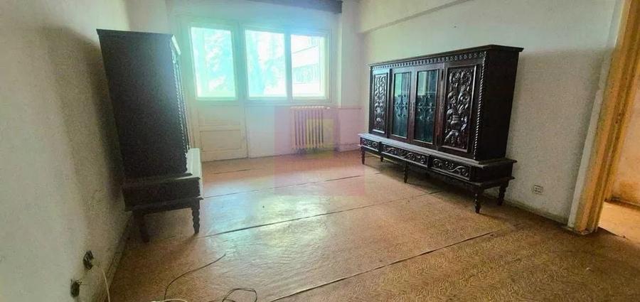 Apartament cu 3 camere semidecomandat în Lacul Tei