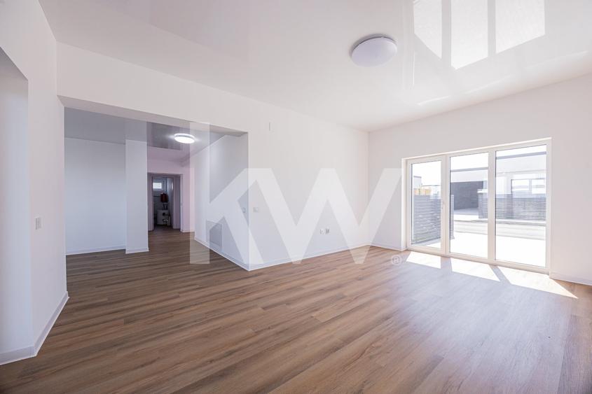 Casă individuală cu 4 camere cu Teren 333 Mp în Exterior Est