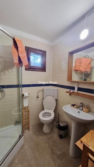 Casă cu 2 camere cu Canalizare în Central