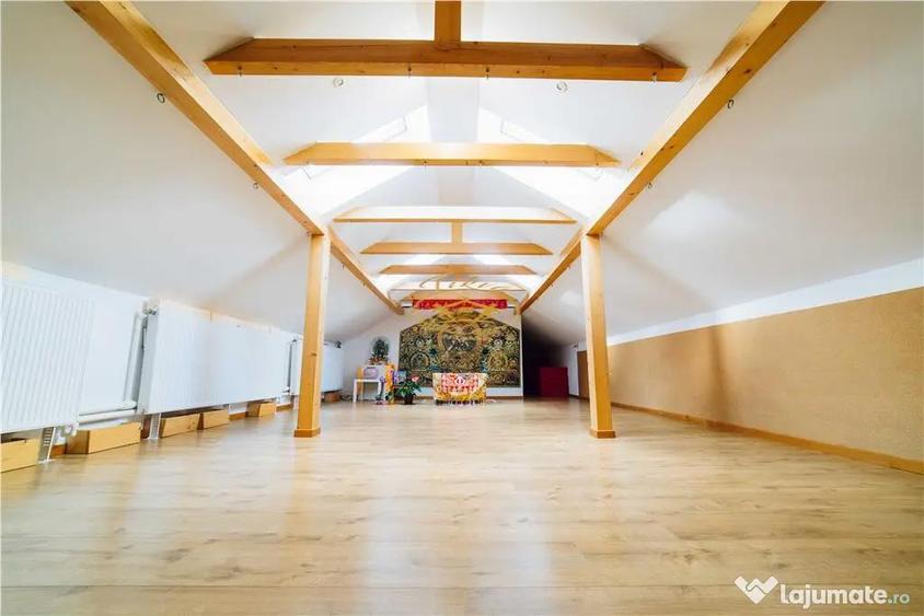 Casă cu 12 camere cu Teren 19841 Mp în Vale