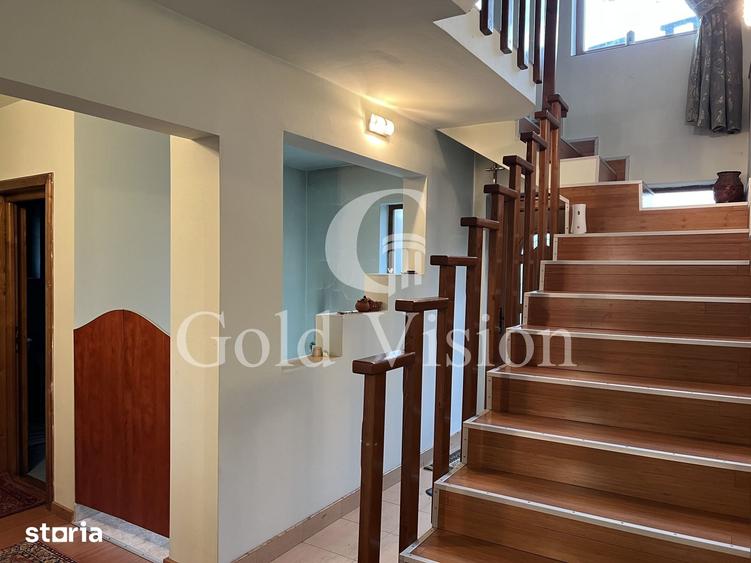 Casă cu 5 camere cu Teren 600 Mp în Central