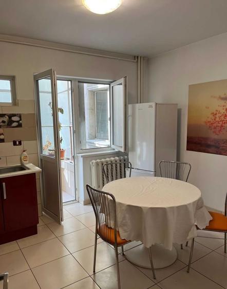 Apartament cu 4 camere decomandat, mobilat în Ultracentral