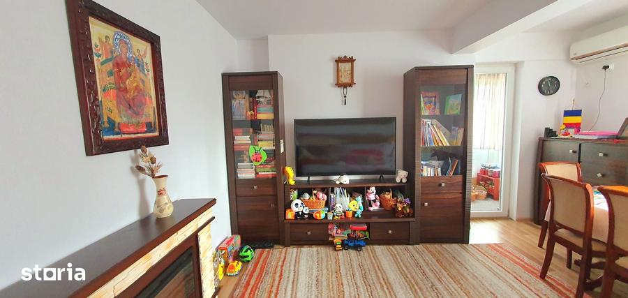 Apartament cu 2 camere decomandat în Titan