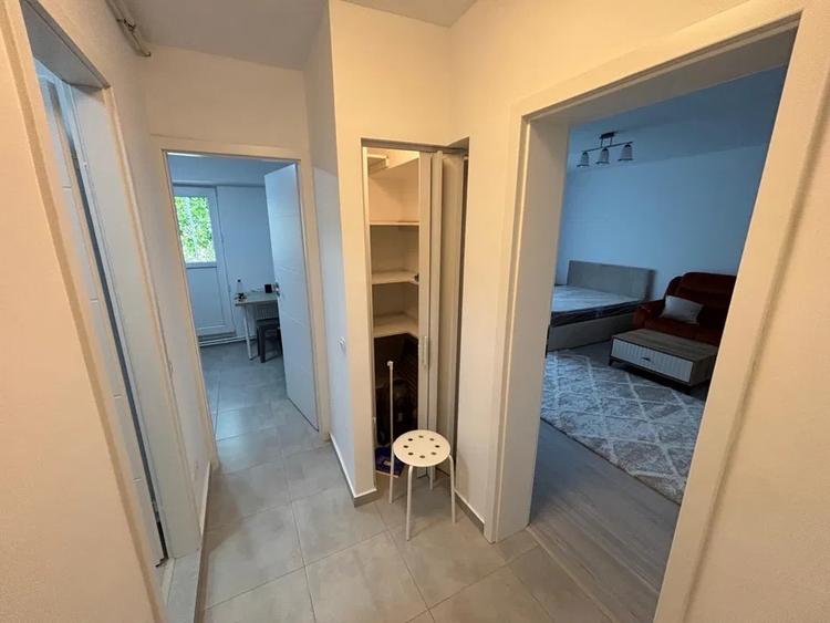 Garsonieră decomandată, mobilată în Decebal