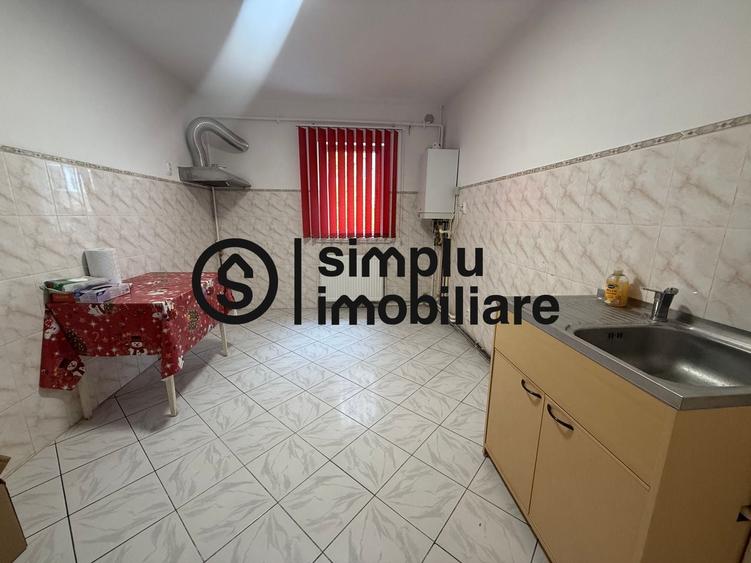 Apartament cu 3 camere decomandat în 1 Mai