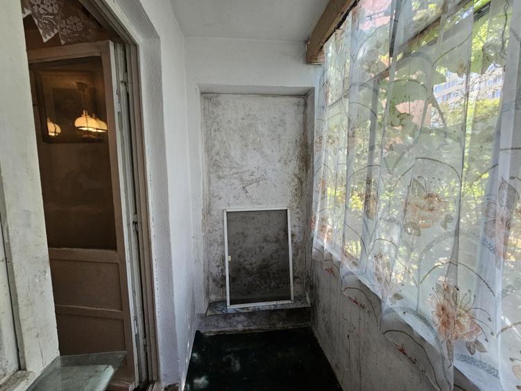 Apartament cu 3 camere semidecomandat în Cetății