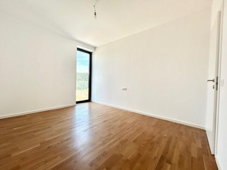 Apartament cu 4 camere decomandat în Băneasa