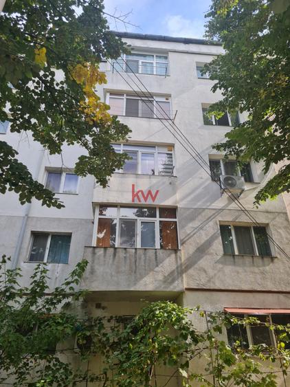 Apartament cu 3 camere decomandat în Tomești