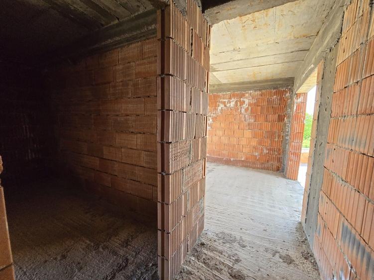 Casă individuală cu 4 camere cu Garaj în Corbeanca